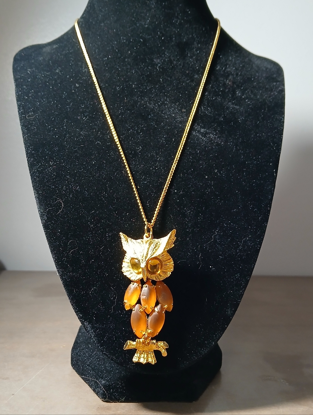 Vintage Articulate Gold Tone Owl Pendant Necklace
